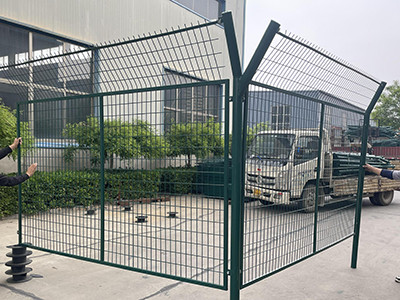 公路隔离栅 - 安平县福嘉丝网制品有限公司图片1